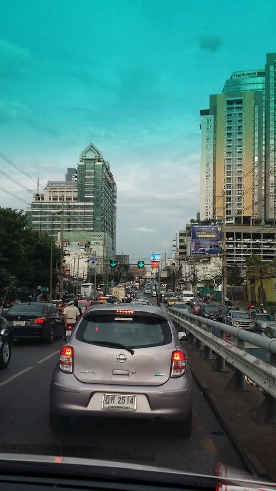 ถนนเพชรบุรีตัดใหม่ รถติด 