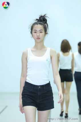 TSM 2013 : ฝึกเดินแบบชุดราตรียาว