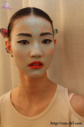 เดินแฟชั่นโชว์งาน Tube Gallery S/S 13, Chin : Unmarked