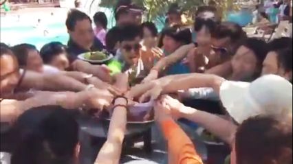 อีกแล้ว คลิปอ้างนักท่องเที่ยวจีน แย่งกินผลไม้ในโรงแรมเวียดนาม หายวับภายใน 6 วินาที