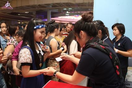 “ปู-มัณฑนา” ควง “อู-ภาณุ” และ “สา-อนิสา” ไทยซูเปอร์โมเดล 2010 สวมบทกรรมการเฟ้นหานางแบบตัวน้อย “Young Model”