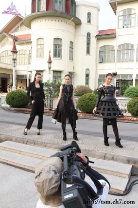 เดินแฟชั่นโชว์งานเปิดตัวนิตยสาร Numero Thailand