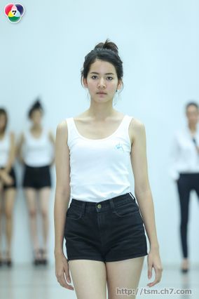 TSM 2013 : ฝึกเดินแบบชุดราตรียาว