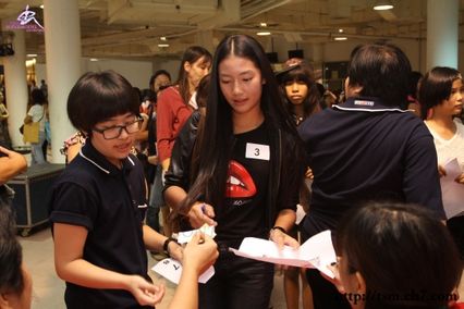 “ปู-มัณฑนา” ควง “อู-ภาณุ” และ “สา-อนิสา” ไทยซูเปอร์โมเดล 2010 สวมบทกรรมการเฟ้นหานางแบบตัวน้อย “Young Model”