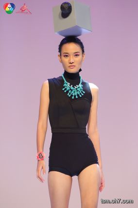 “เบนซ์-วิลาสินี สาระวัน” สาวน้อยวัย 15 ปี คว้าตำแหน่ง “ไทยซูเปอร์โมเดล 2014” สุดยอดนางแบบดาวรุ่ง พร้อมโอกาสบนเส้นทางแฟชั่น