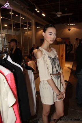 เดินแฟชั่นโชว์งาน Tube Gallery S/S 13, Chin : Unmarked
