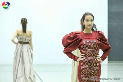 TSM 2013 : ฝึกเดินแบบชุดราตรียาว