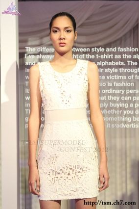 เดินแฟชั่นโชว์งานเปิดตัวนิตยสาร Numero Thailand