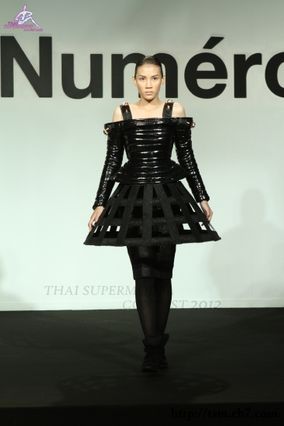 เดินแฟชั่นโชว์งานเปิดตัวนิตยสาร Numero Thailand