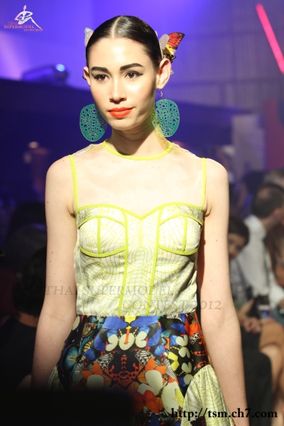 เดินแฟชั่นโชว์งาน Tube Gallery S/S 13, Chin : Unmarked