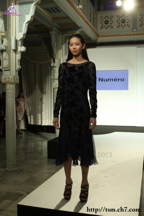 เดินแฟชั่นโชว์งานเปิดตัวนิตยสาร Numero Thailand