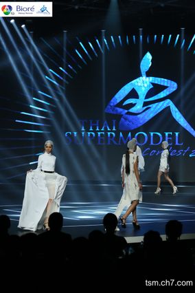 "เนย-ปภาดา กลิ่นสุมาลย์” สาวมั่นจากรั้วธรรมศาสตร์ พกความมั่นใจคว้า “ไทยซูเปอร์โมเดล 2015"