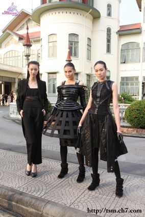 เดินแฟชั่นโชว์งานเปิดตัวนิตยสาร Numero Thailand