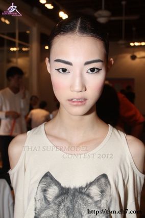เดินแฟชั่นโชว์งาน Tube Gallery S/S 13, Chin : Unmarked