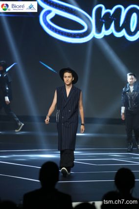 "เนย-ปภาดา กลิ่นสุมาลย์” สาวมั่นจากรั้วธรรมศาสตร์ พกความมั่นใจคว้า “ไทยซูเปอร์โมเดล 2015"