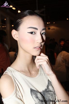 เดินแฟชั่นโชว์งาน Tube Gallery S/S 13, Chin : Unmarked