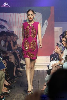 เดินแฟชั่นโชว์งาน Tube Gallery S/S 13, Chin : Unmarked