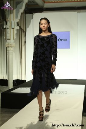 เดินแฟชั่นโชว์งานเปิดตัวนิตยสาร Numero Thailand