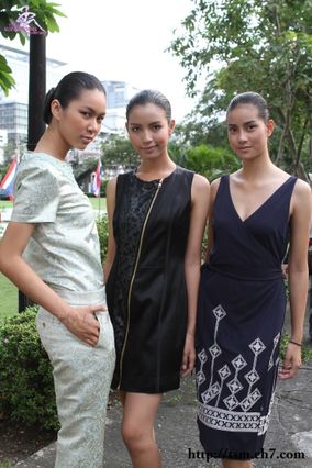 เดินแฟชั่นโชว์งานเปิดตัวนิตยสาร Numero Thailand