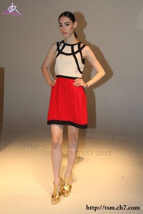 เดินแฟชั่นโชว์งาน Tube Gallery S/S 13, Chin : Unmarked