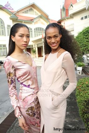 เดินแฟชั่นโชว์งานเปิดตัวนิตยสาร Numero Thailand