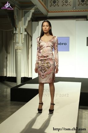 เดินแฟชั่นโชว์งานเปิดตัวนิตยสาร Numero Thailand