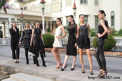 เดินแฟชั่นโชว์งานเปิดตัวนิตยสาร Numero Thailand