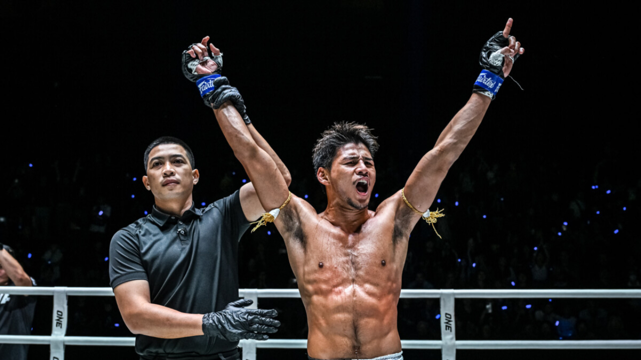 ONE ลุมพินี : เดโช ป.บริรักษ์ ปักธงคว้าสัญญา ONE หลังล้างแค้น สุริยันต์เล็ก พ.เย็นยิ่ง สำเร็จ